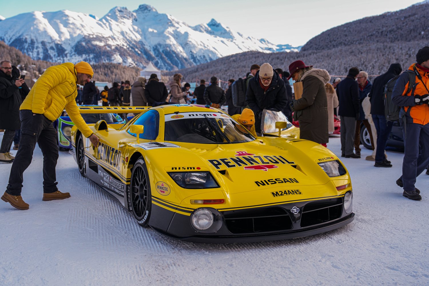 Nissan R390 GT1 in Pennzoil-Lackierung auf dem St. Moritzersee