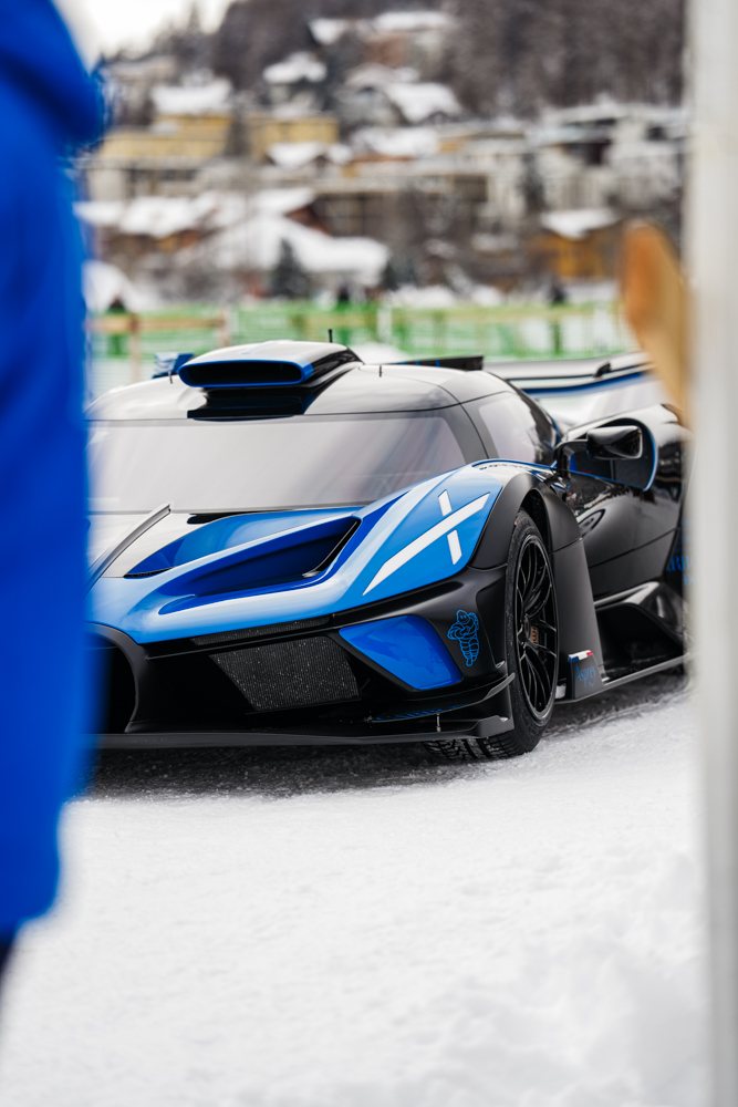 Bugatti Bolide in Blau und Schwarz, St. Moritz