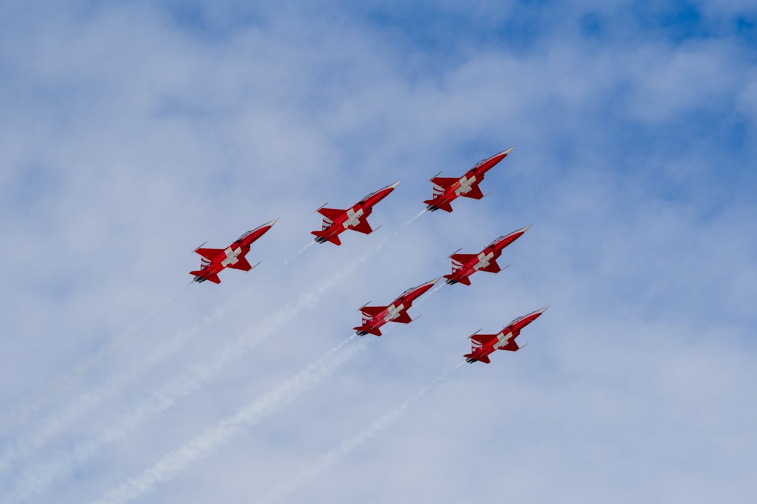 Patrouille Suisse im Formationsflug über St. Moritz