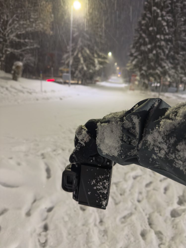 Davos bei Nacht im Schneefall