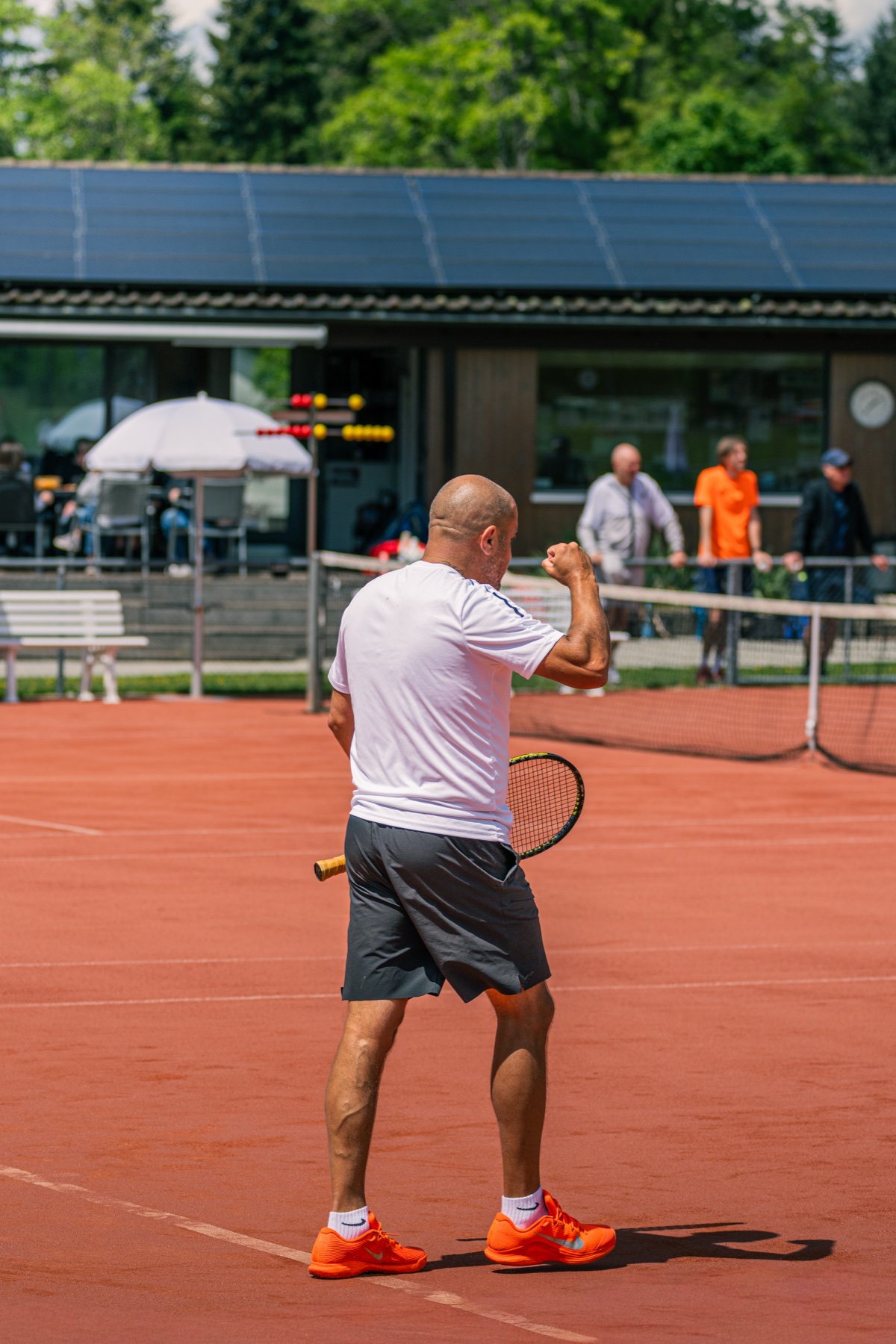 Spieler ballt die Faust nach einem Punktgewinn, TC Hinwil